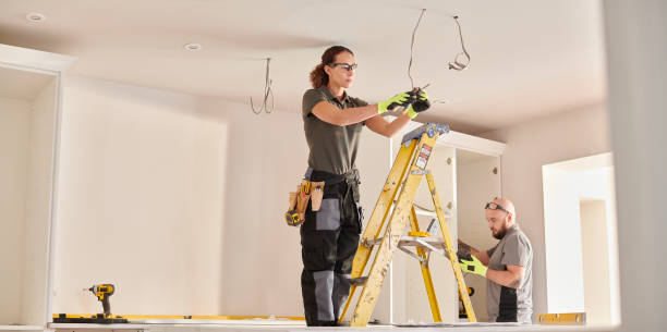 Best Affordable Emergency Electrician  in Coos Bay, OR