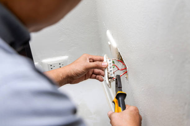 Best Affordable Emergency Electrician  in Coos Bay, OR